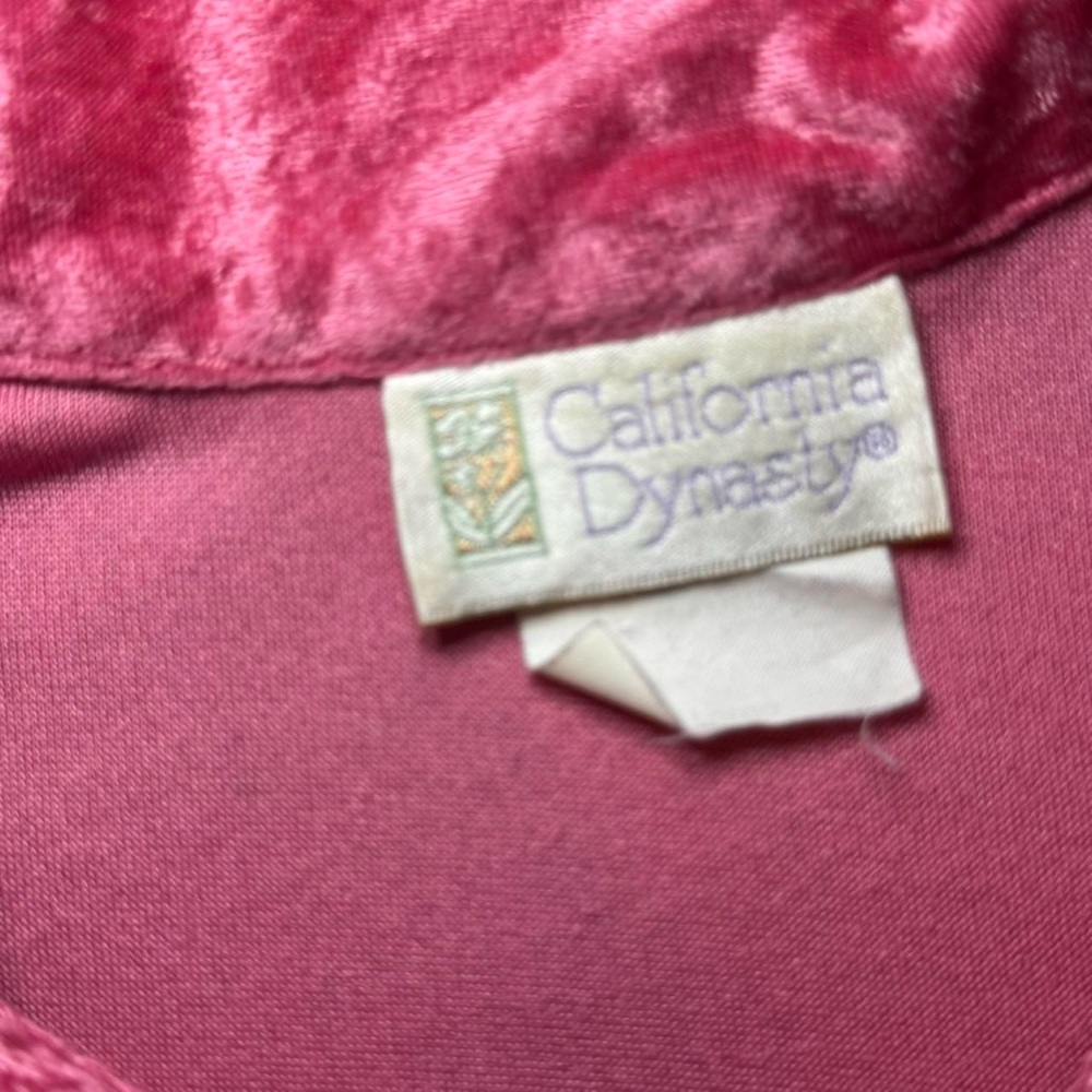 California Dynasty VTG 80s 90s Crushed Velour Hot Pink Button-Up Crop Top — L/XL - Picture 2 of 5